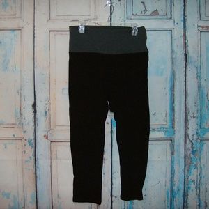PLUS CAPRI YOGA PANTS CHARCOAL